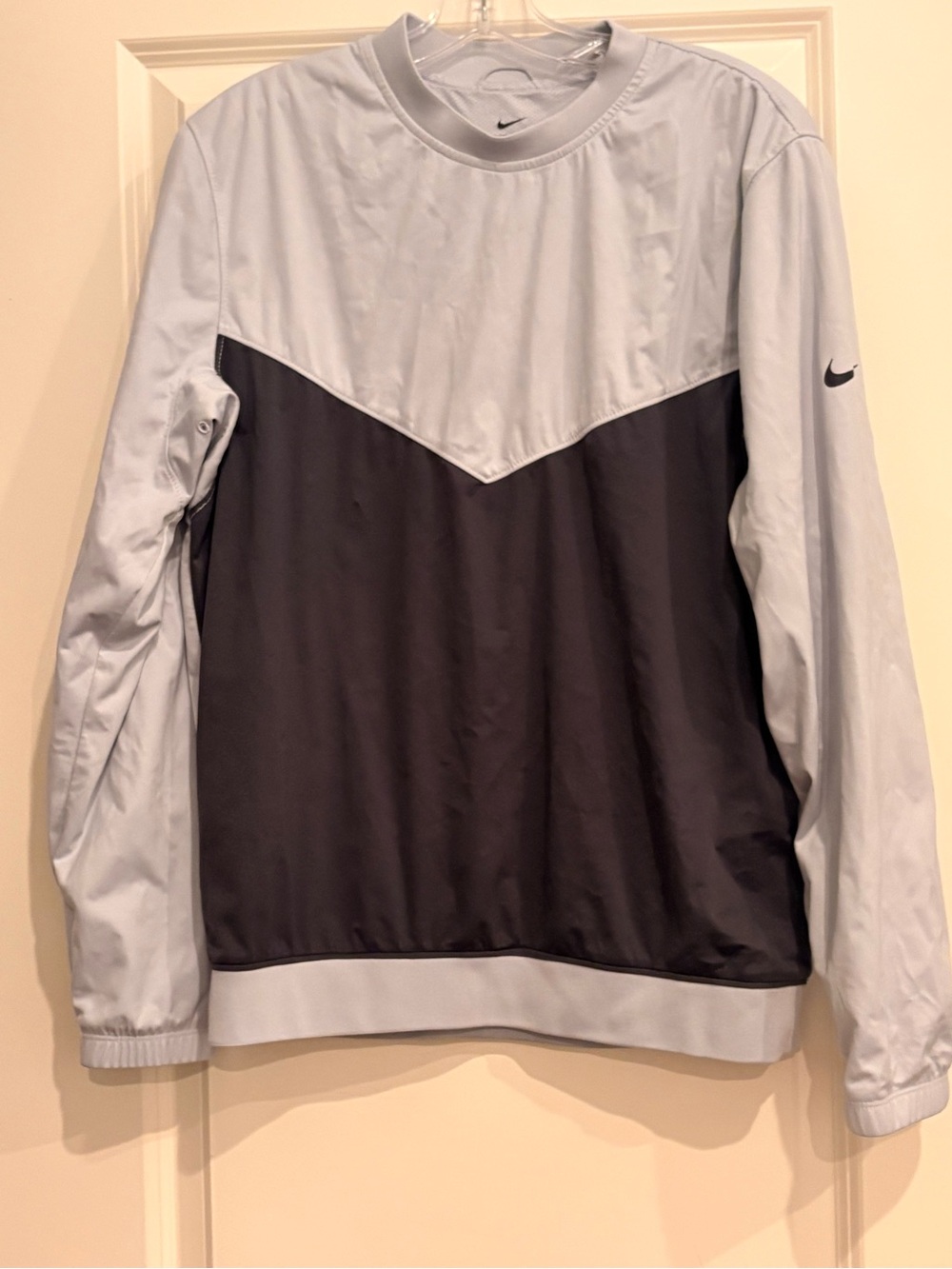 Nike pull over jacket. men’s small. Two tone grey